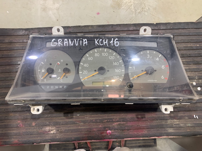 Панель приборов Toyota Granvia KCH16 1KZTE (б/у)