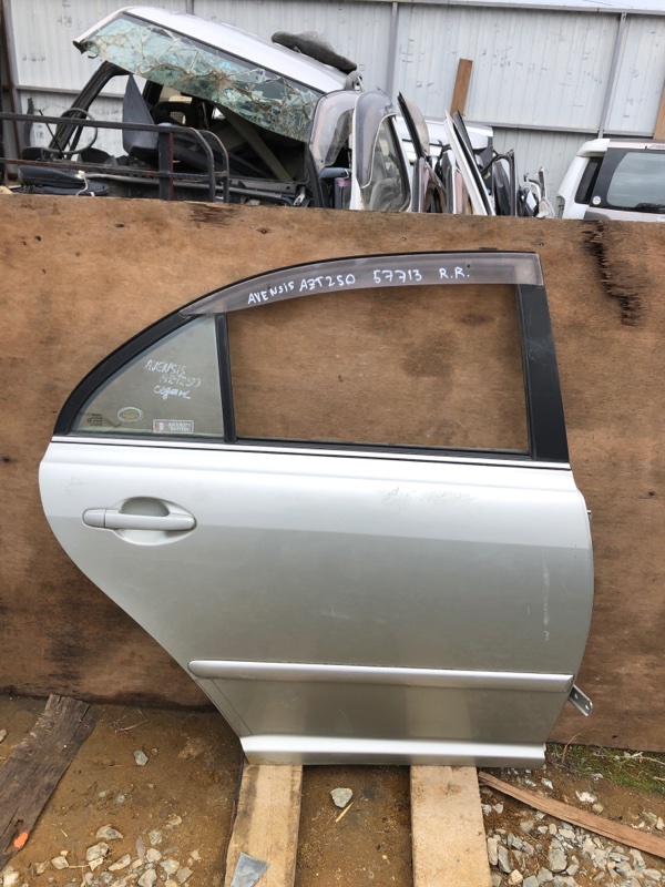 Дверь Toyota Avensis AZT250 задняя правая (б/у)