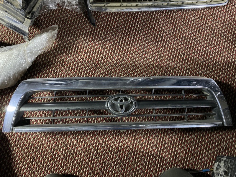 Решетка радиатора Toyota Surf KZN185 (б/у)