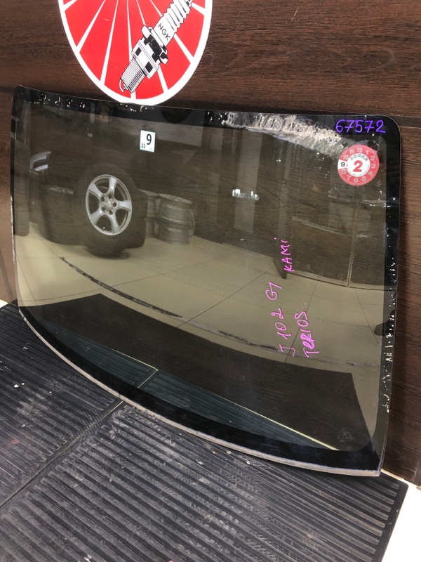 Лобовое стекло Toyota Cami J102E (б/у)