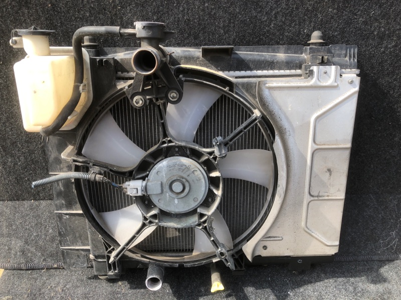 Радиатор основной Toyota Vitz KSP130 1KRFE (б/у)