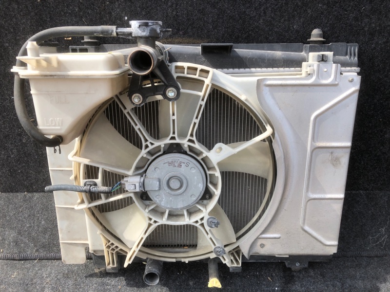 Радиатор основной Toyota Vitz SCP90 2SZFE (б/у)