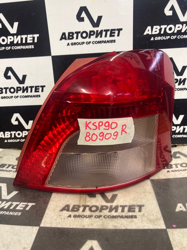 Стоп-сигнал Toyota Vitz KSP90 правый (б/у)