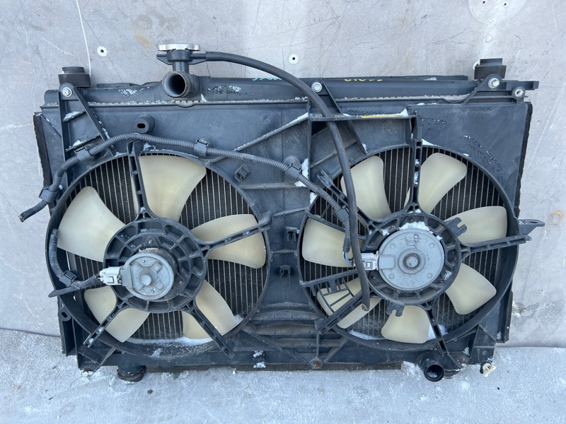 Радиатор основной Toyota Noah AZR60 1AZFSE (б/у)
