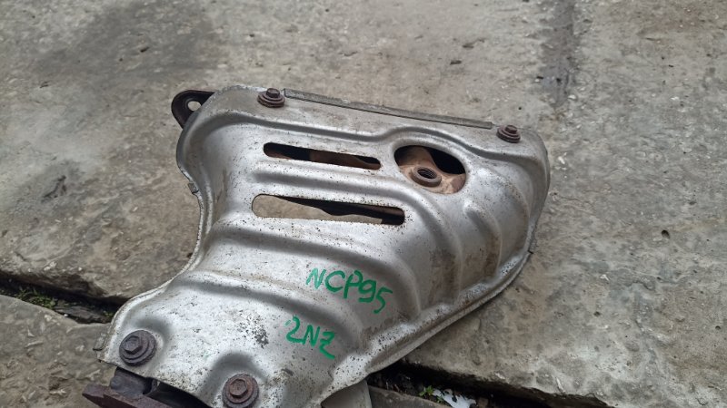 Коллектор выпускной Toyota Vitz NCP95 2NZFE 2006 (б/у)