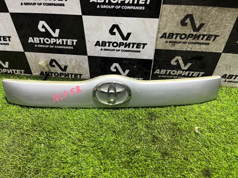 Накладка 5-й двери Toyota Succeed NCP58 (б/у)