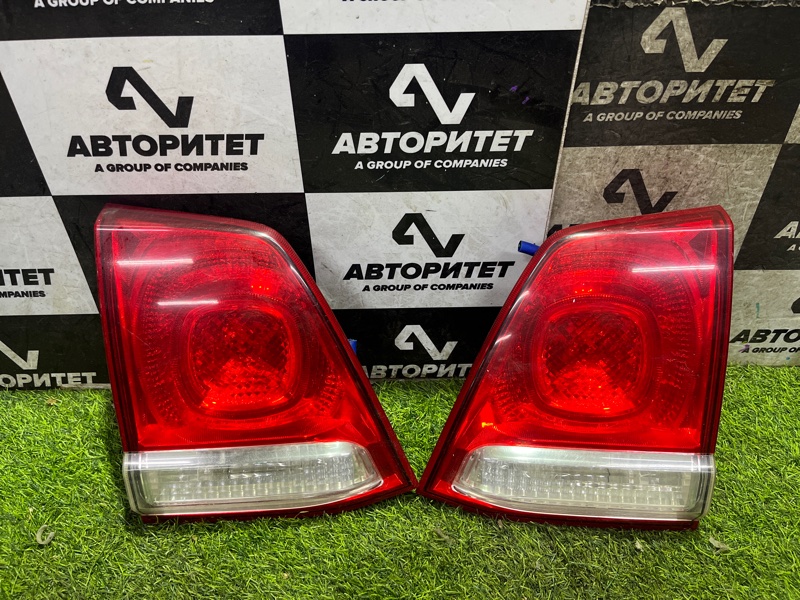 Вставка между стопов Toyota Land Cruiser UZJ200 2UZFE задняя (б/у)