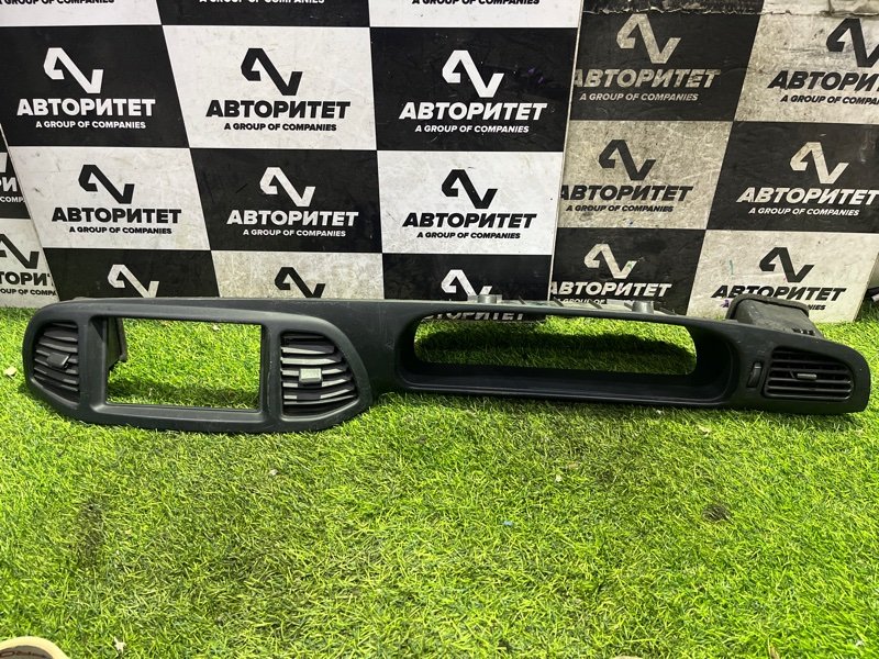 Консоль панель приборов Nissan Liberty RNM12 (б/у)