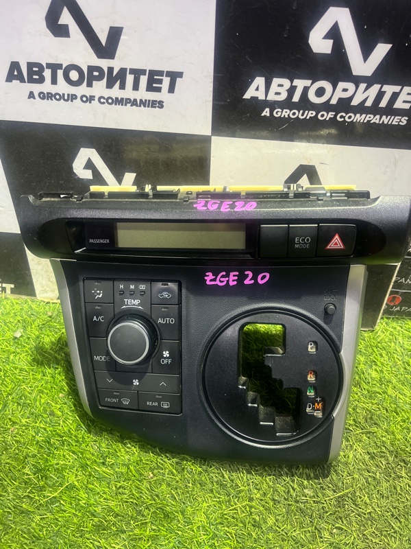 Климат-контроль Toyota Wish ZGE20 (б/у)