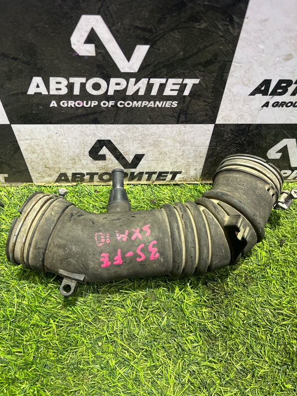 Патрубок воздушного фильтра TOYOTA IPSUM SXM10 3SFE (б/у)