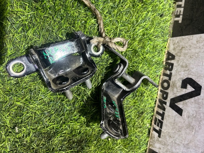 Петля дверная TOYOTA BB NCP35 задняя правая (б/у)