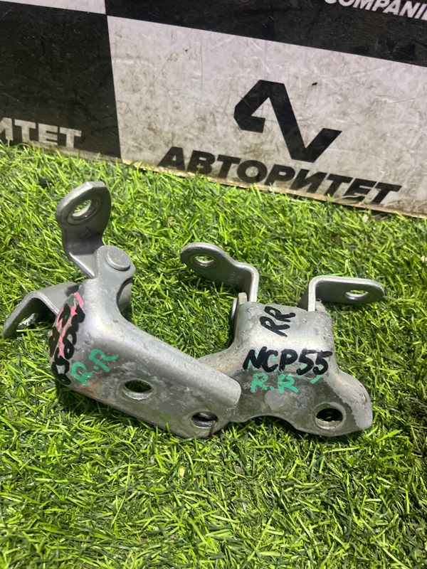 Петля дверная TOYOTA PROBOX NCP58 задняя правая (б/у)