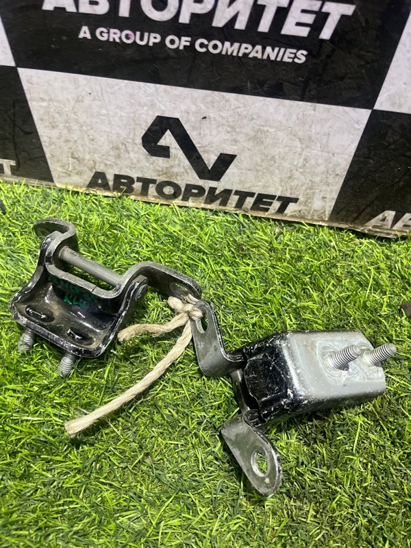 Петля дверная TOYOTA BB NCP35 задняя левая (б/у)