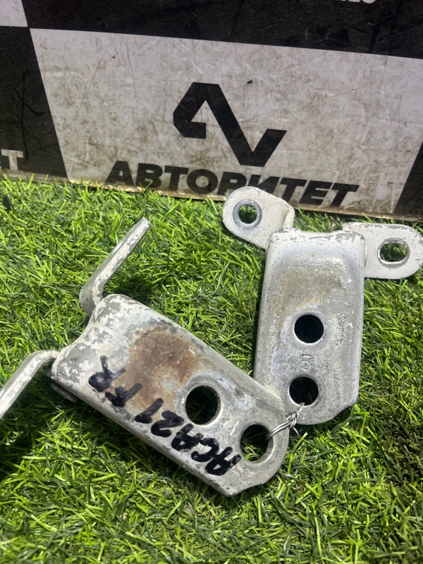 Петля дверная TOYOTA RAV4 ACA21 передняя правая (б/у)
