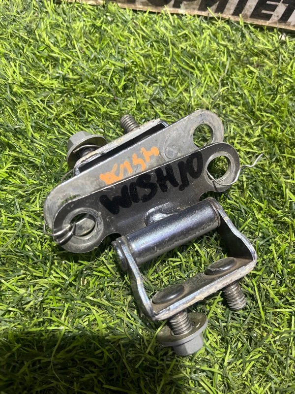 Петля 5-й двери TOYOTA WISH ZNE10 (б/у)