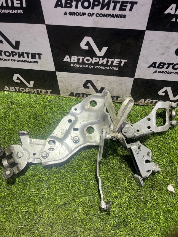Ролик раздвижной двери TOYOTA PORTE NNP11 (б/у)