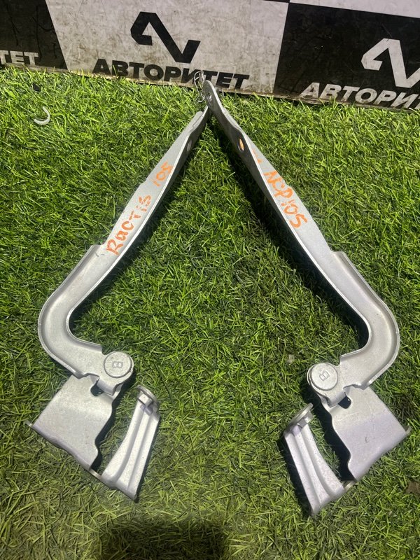 Петля капота TOYOTA RACTIS NCP105 (б/у)