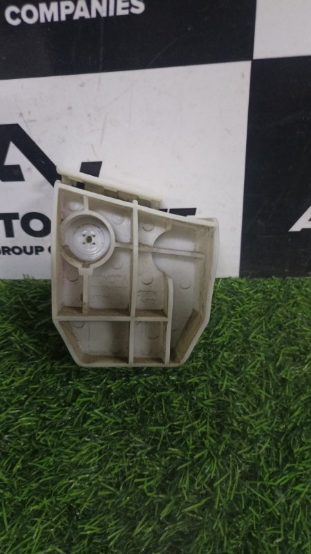Крепление бампера Toyota Ractis SCP100 2SZFE 2007 заднее левое (б/у)