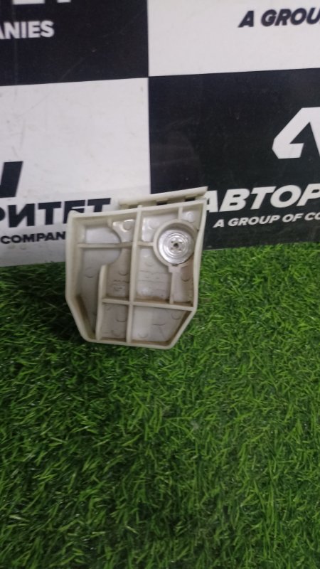 Крепление бампера Toyota Ractis SCP100 2SZFE 2007 заднее правое (б/у)