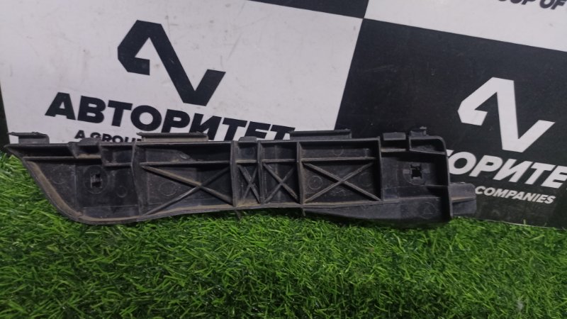 Крепление бампера Toyota Avensis AZT250 1AZFSE 2006 переднее правое (б/у)