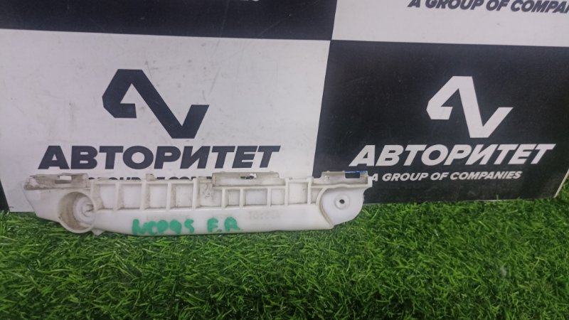 Крепление бампера Toyota Vitz KSP90 1KRFE 2009 переднее правое (б/у)
