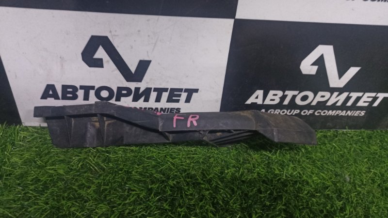 Крепление бампера Toyota Nadia SXN10 3SFSE 2000 переднее правое (б/у)