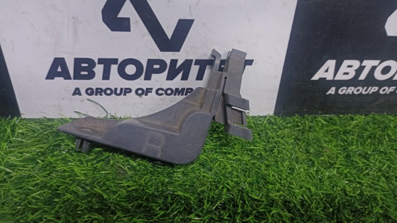 Крепление бампера Toyota Vitz SCP11 1SZFE 2004 переднее правое (б/у)