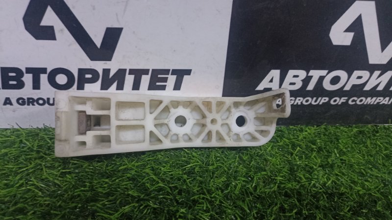 Крепление бампера Mitsubishi Outlander CW5W 4B12 2006 переднее левое (б/у)