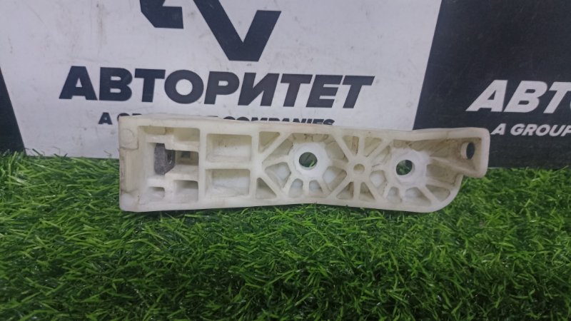 Крепление бампера Mitsubishi Outlander CW5W 4B12 2006 переднее правое (б/у)