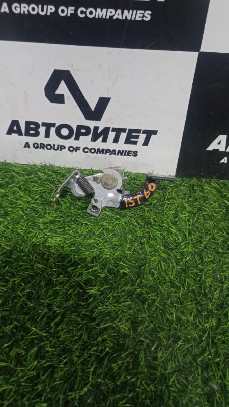 Ручка открывания бензобака Toyota Ist NCP60 2NZFE 2004 (б/у)