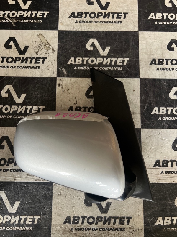 Зеркало TOYOTA WISH ZNE10 правое (б/у)