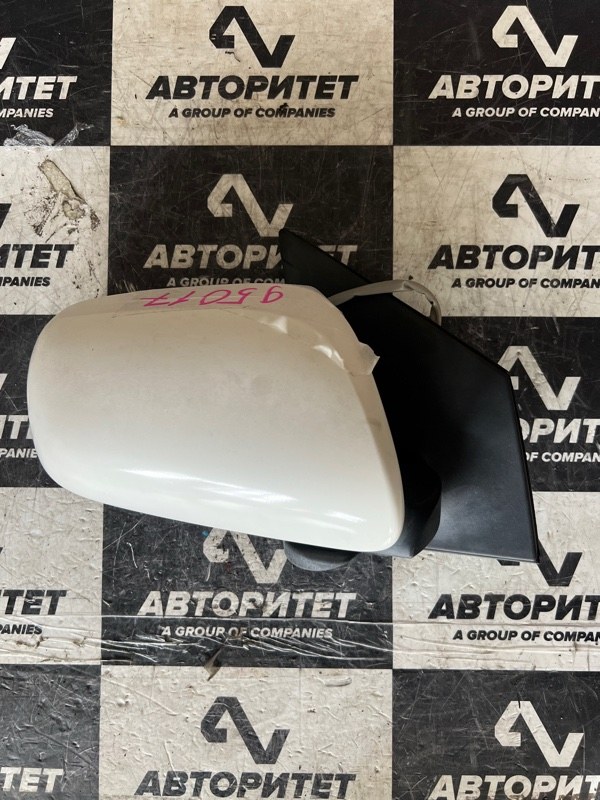 Зеркало TOYOTA IST NCP61 правое (б/у)