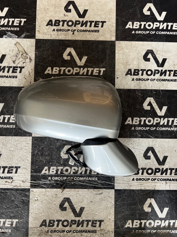 Зеркало TOYOTA WISH ZGE20 правое (б/у)
