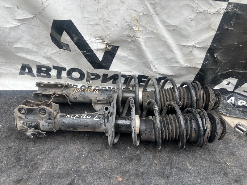 Стойка TOYOTA RACTIS NCP120 1NZFE передняя (б/у)