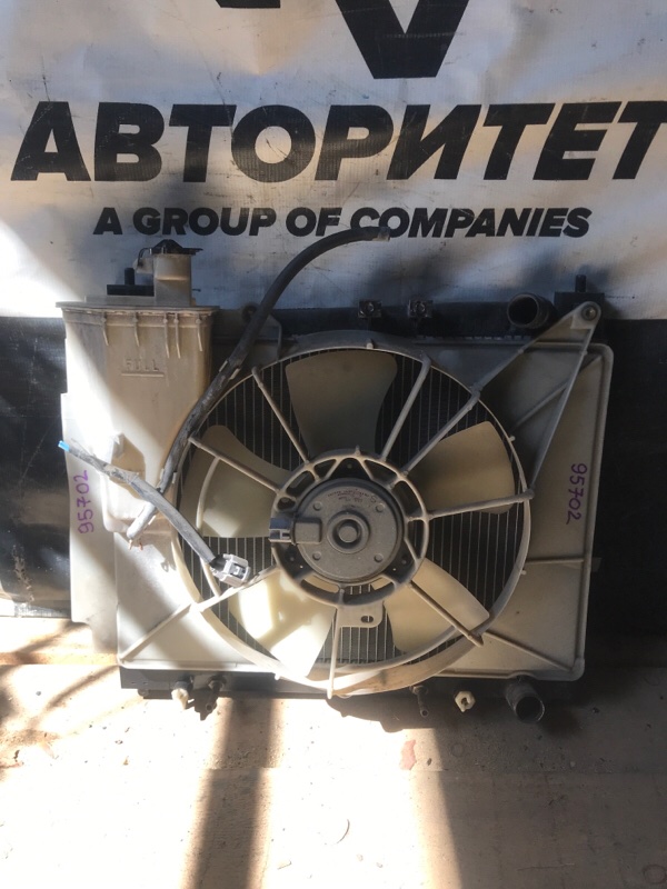 Радиатор основной TOYOTA IST NCP61 1NZFE 2005 (б/у)