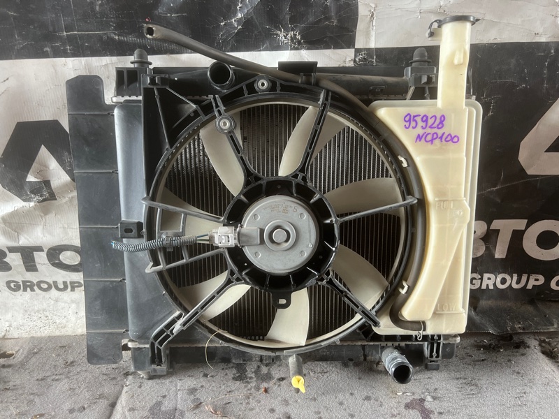 Радиатор основной TOYOTA RACTIS NCP100 1NZFE (б/у)