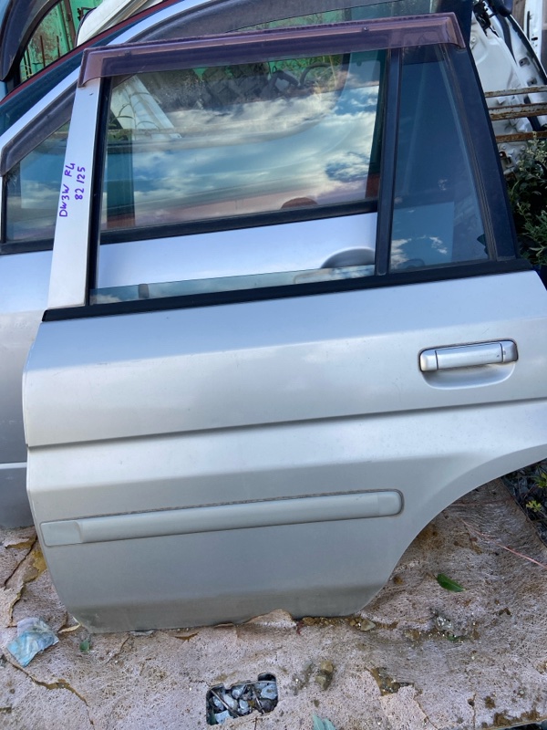 Дверь MAZDA DEMIO DW3W задняя левая (б/у)