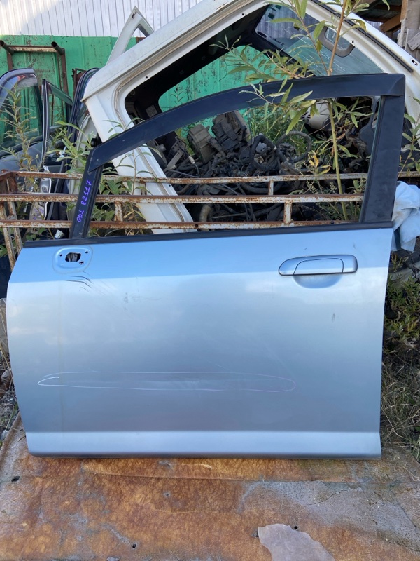 Дверь HONDA FIT GD1 L13A передняя левая (б/у)