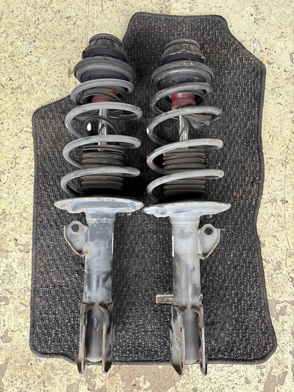 Стойка TOYOTA COROLLA FIELDER NZE161 1NZFE передняя (б/у)