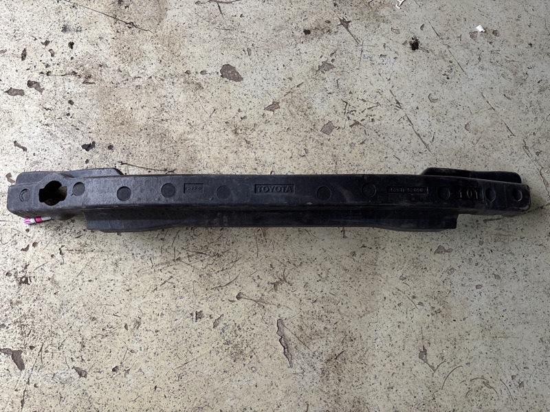 Пенопласт в бампер TOYOTA VITZ KSP130 1KRFE (б/у)