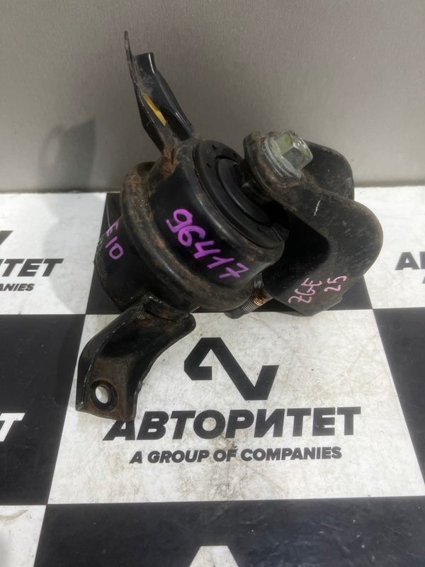 Подушка двигателя TOYOTA WISH ZNE14 1ZZFE правая (б/у)