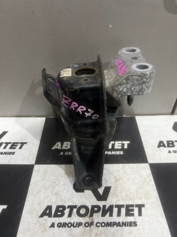 Подушка двигателя TOYOTA NOAH ZRR70 3ZRFE правая (б/у)