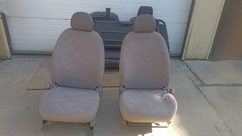 Сиденье TOYOTA PLATZ NCP12 1NZFE 2001 переднее (б/у)