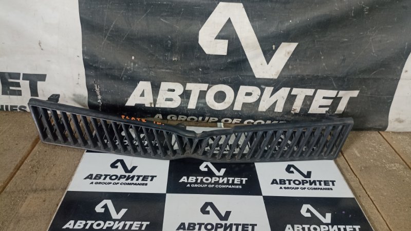 Решетка радиатора TOYOTA PLATZ NCP12 1NZFE 2001 (б/у)