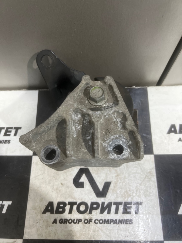 Подушка двигателя TOYOTA NOAH AZR60 1AZFSE правая (б/у)