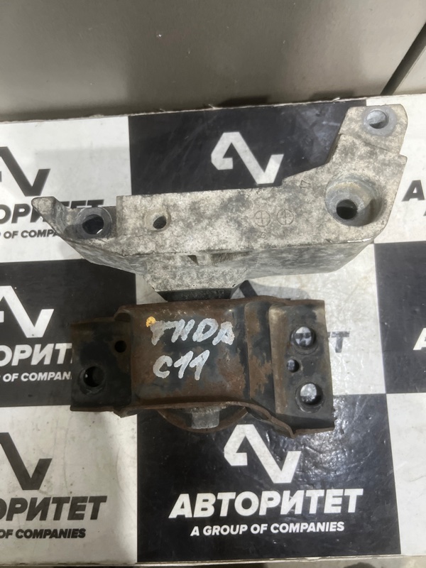 Подушка двигателя NISSAN TIIDA C11 HR15DE правая (б/у) Подушка двигателя NISSAN TIIDA C11 HR15DE правая (б/у)