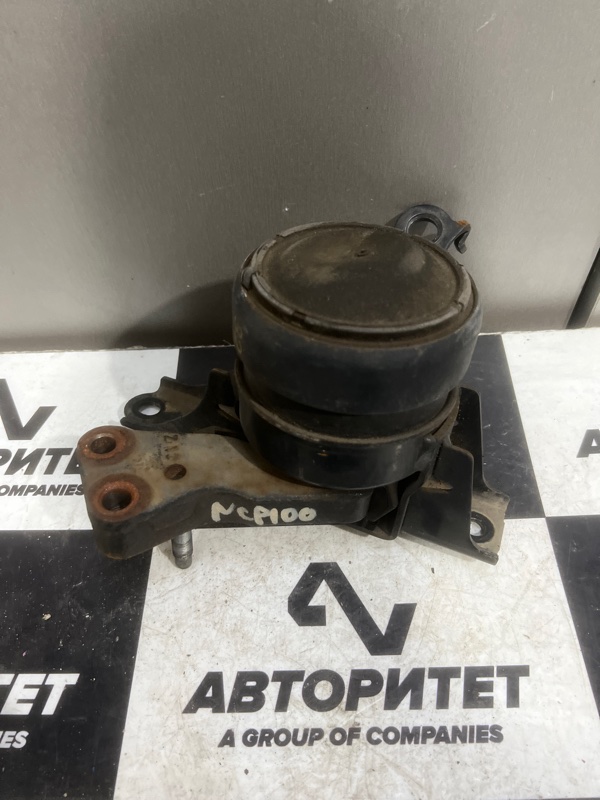Подушка двигателя TOYOTA RACTIS NCP100 1NZFE правая (б/у)