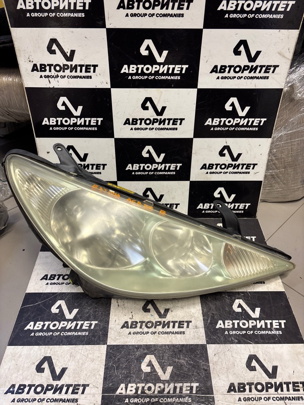 Фара TOYOTA ESTIMA ACR30 2AZFE правая (б/у)