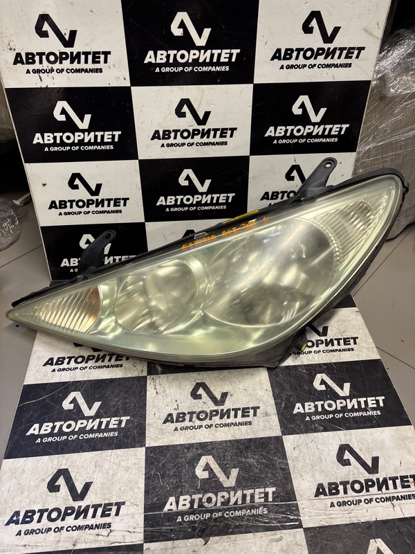 Фара TOYOTA ESTIMA ACR30 2AZFE левая (б/у)