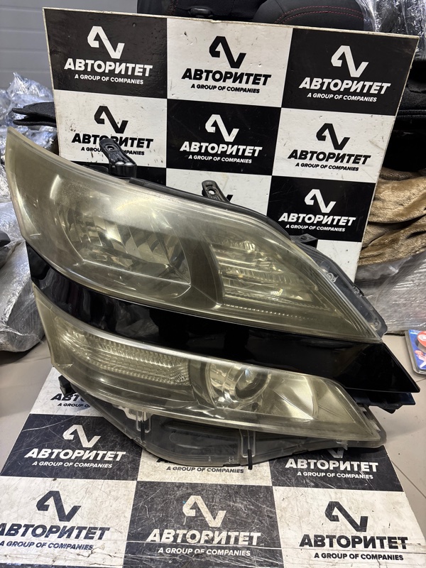 Фара TOYOTA VELLFIRE ANH25 2AZFE правая (б/у)
